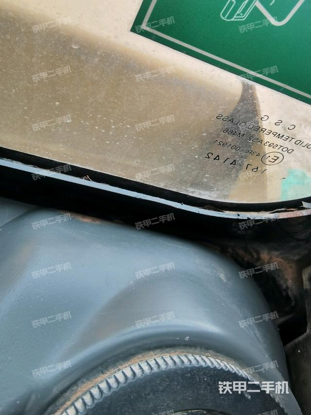 后窗玻璃角標（駕駛室部分）