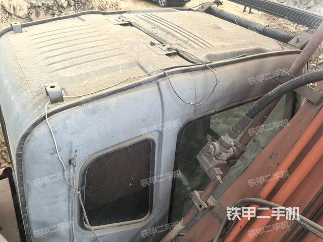 駕駛室頂部（整機外觀）