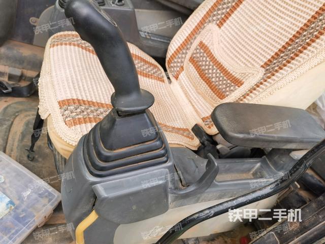 座椅左側控制臺/音響/含左手柄（駕駛室部分）