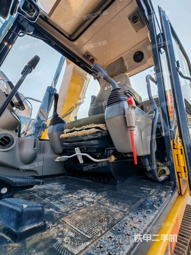 駕駛室整體（整機(jī)外觀）