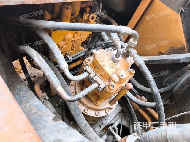 回轉(zhuǎn)馬達(dá)和主控閥(整機(jī)外觀) 回轉(zhuǎn)馬達(dá)和主控閥(整機(jī)外觀)