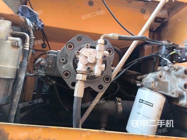 液壓泵艙室正面整體(整機(jī)外觀) 液壓泵艙室正面整體(整機(jī)外觀)