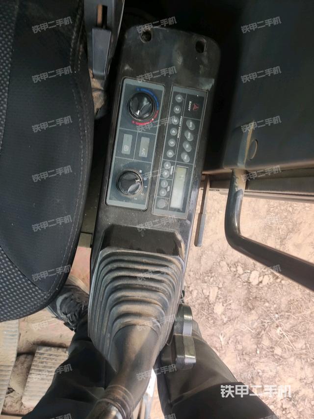 座椅左側(cè)控制臺(tái)/音響/含左手柄（駕駛室部分）