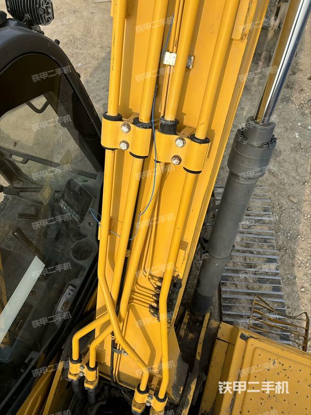 大臂背部俯視（工作和回轉(zhuǎn)裝置）