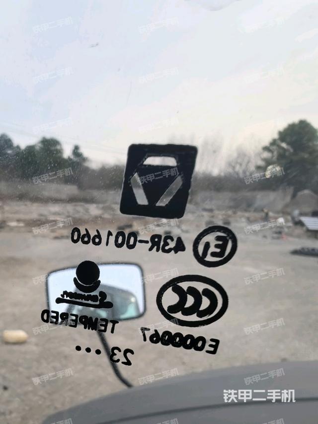 后窗玻璃角標(駕駛室部分) 后窗玻璃角標(駕駛室部分)