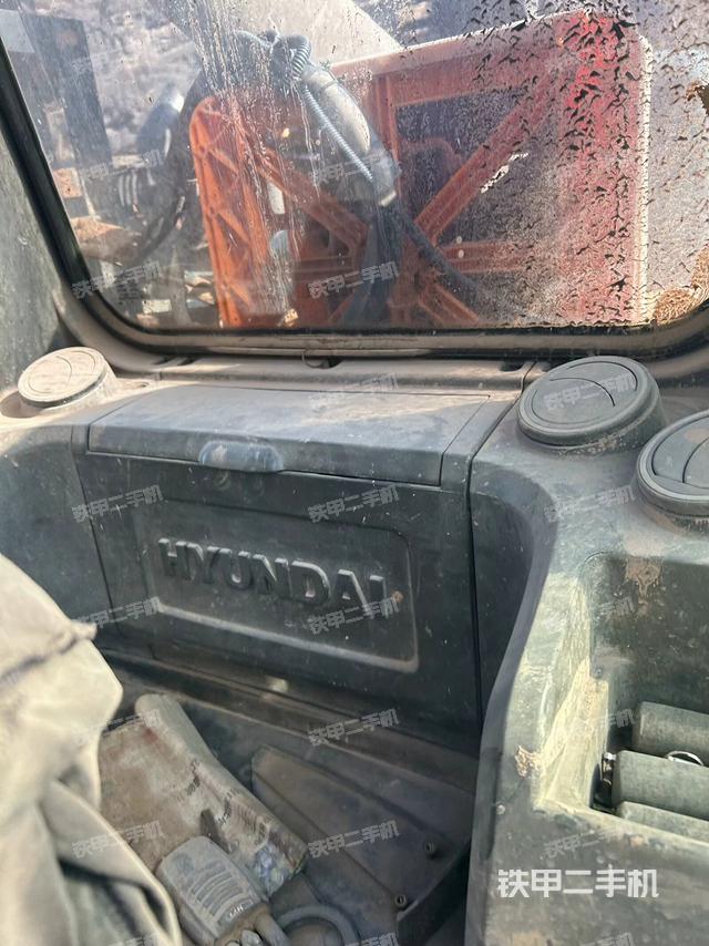 座椅右側(cè)控制臺(tái)/鑰匙門/油門/含右手柄（駕駛室部分）