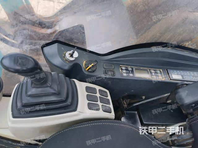 座椅右側(cè)控制臺/鑰匙門/油門/含右手柄(駕駛室部分) 座椅右側(cè)控制臺/鑰匙門/油門/含右手柄(駕駛室部分)