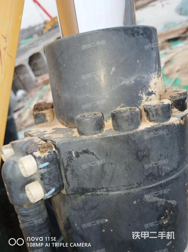 駕駛室頂部（整機外觀）