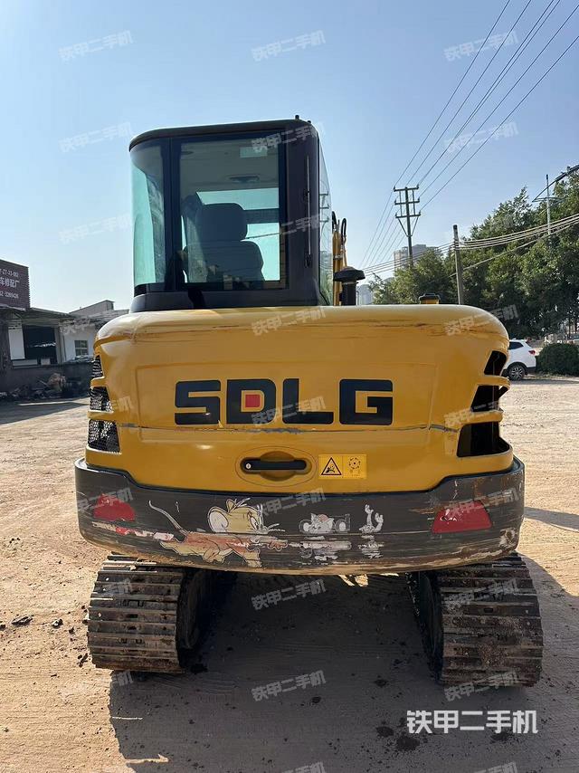 駕駛室頂部（整機外觀）