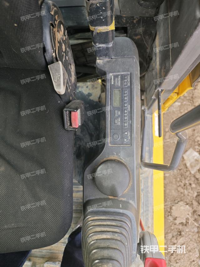 座椅左側(cè)控制臺(tái)/音響/含左手柄（駕駛室部分）