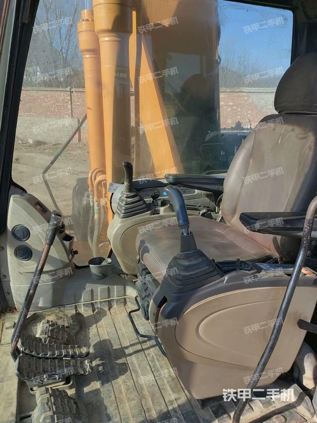 駕駛室整體（整機外觀）