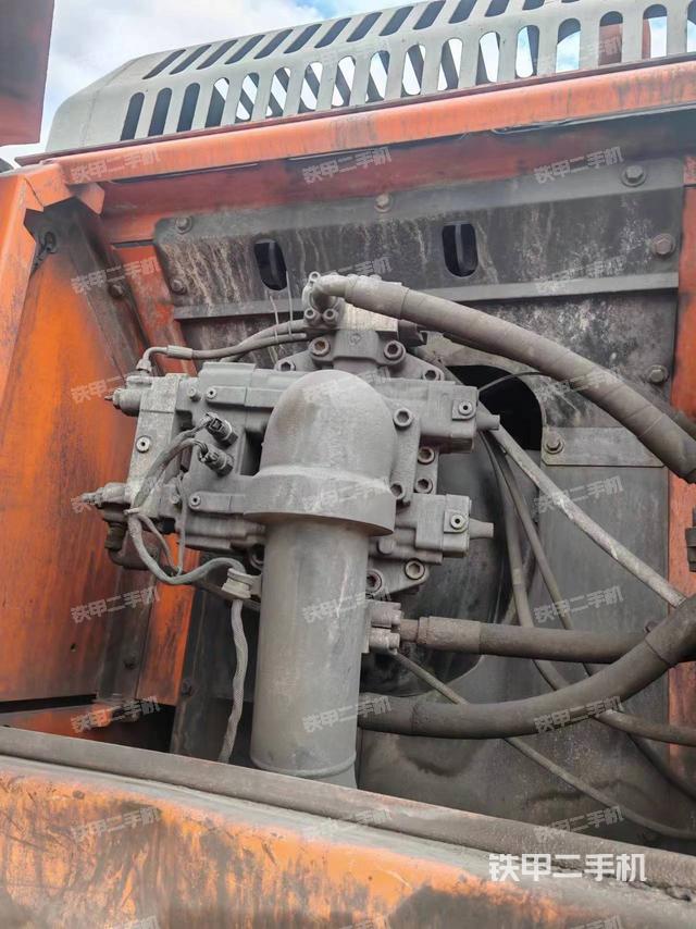 液壓泵艙室正面整體(整機(jī)外觀) 液壓泵艙室正面整體(整機(jī)外觀)