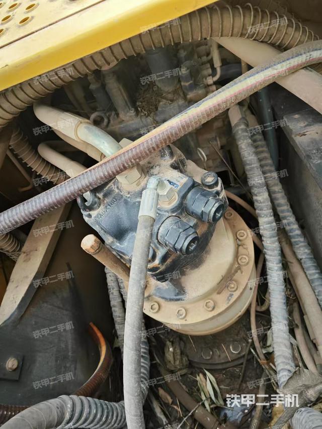 回转马达和主控阀（整机外观）