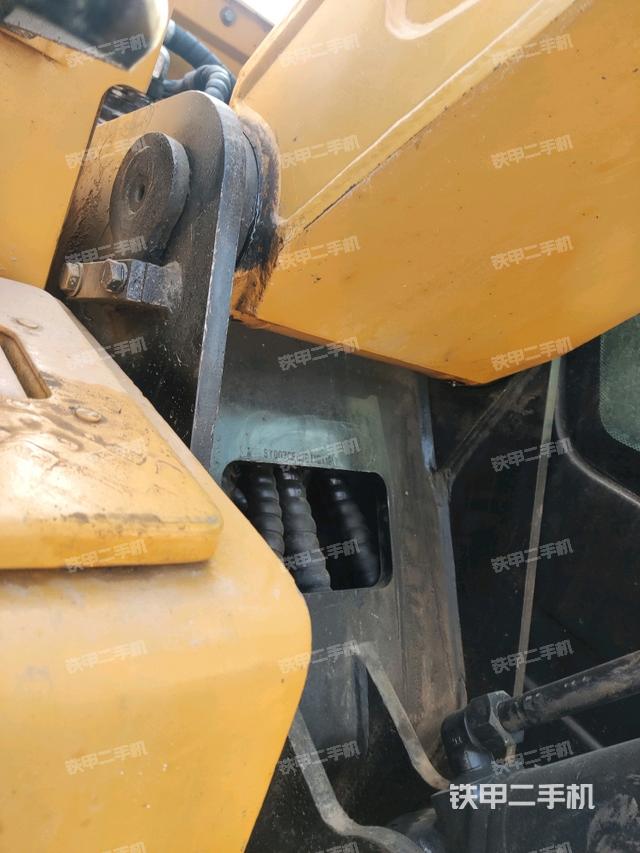 大臂根部?斜（工作和回轉(zhuǎn)裝置）