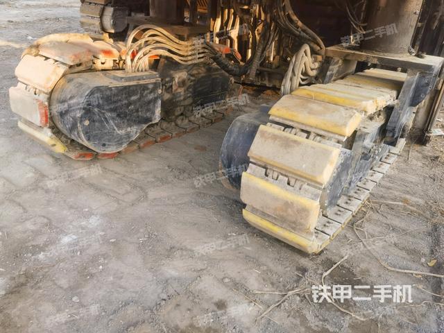 駕駛室操作臺(設(shè)備外觀及核心部件) 駕駛室操作臺(設(shè)備外觀及核心部件)