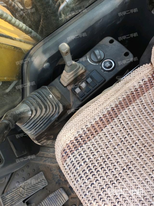 座椅右側(cè)控制臺/鑰匙門/油門/含右手柄（駕駛室部分）