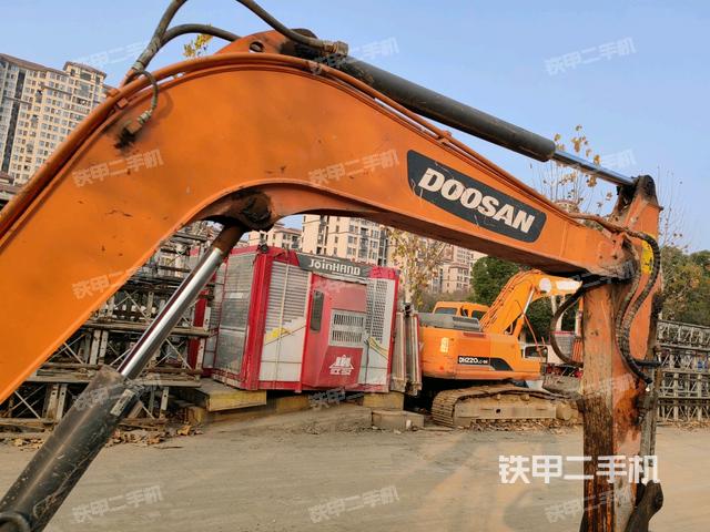 小臂整體右前(工作和回轉(zhuǎn)裝置) 小臂整體右前(工作和回轉(zhuǎn)裝置)