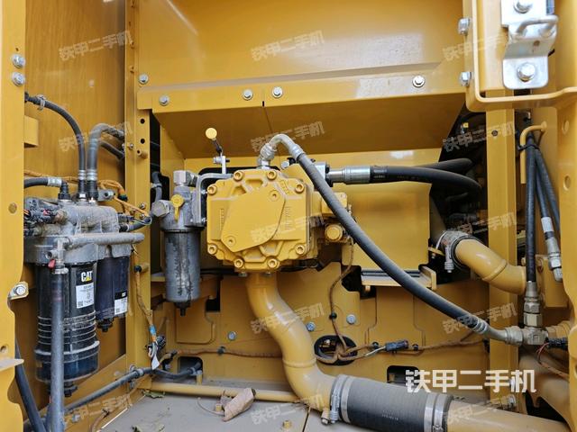 液壓泵艙室正面整體(整機(jī)外觀) 液壓泵艙室正面整體(整機(jī)外觀)
