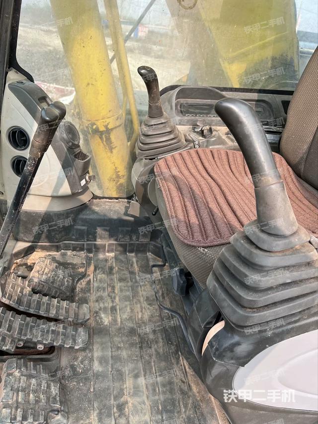 駕駛室整體（整機(jī)外觀）