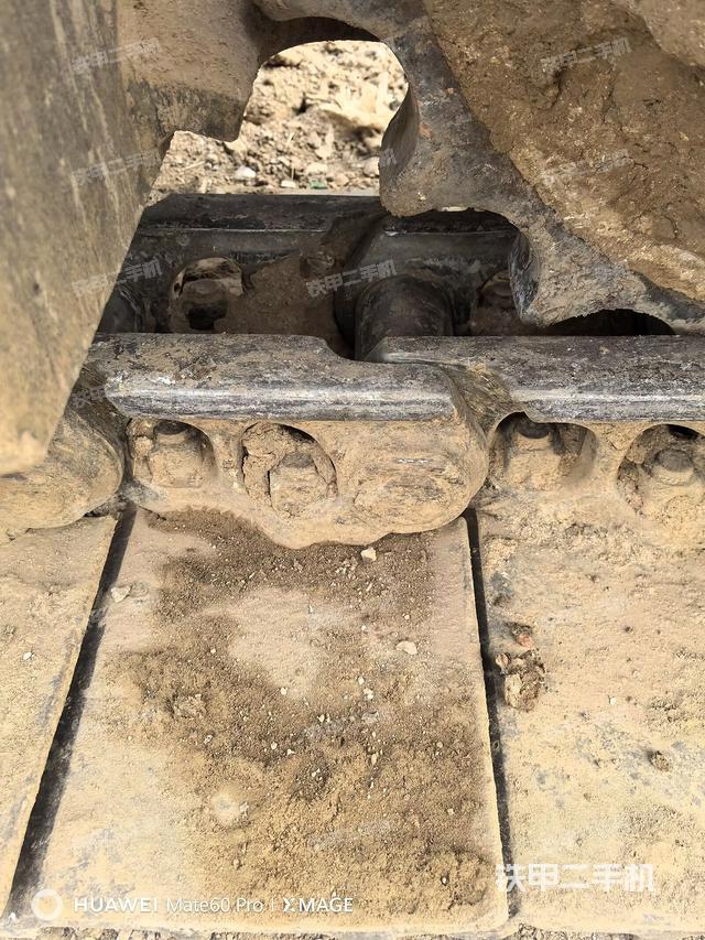 右側(cè)履帶整體(行走機(jī)構(gòu)) 右側(cè)履帶整體(行走機(jī)構(gòu))