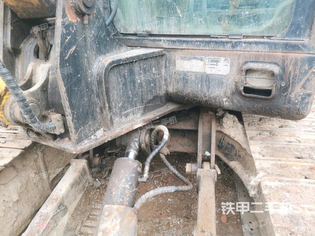 轉(zhuǎn)盤和下車架正前（工作和回轉(zhuǎn)裝置）