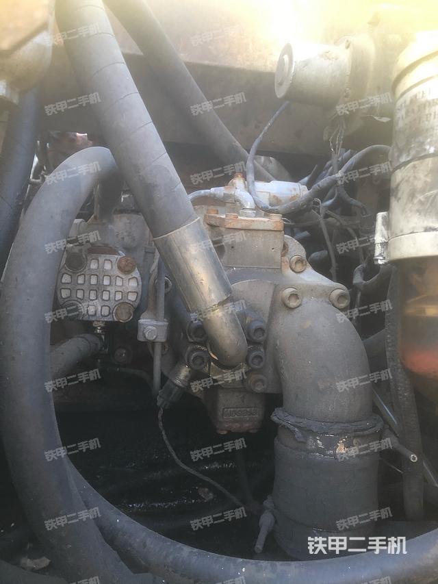 液壓泵艙室正面整體(整機(jī)外觀) 液壓泵艙室正面整體(整機(jī)外觀)