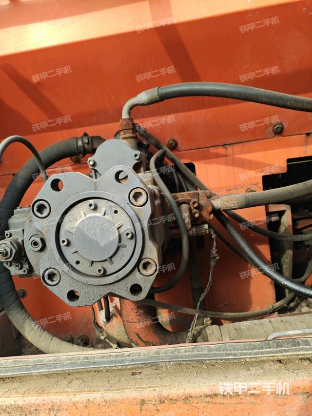 液壓泵艙室正面整體（整機(jī)外觀）