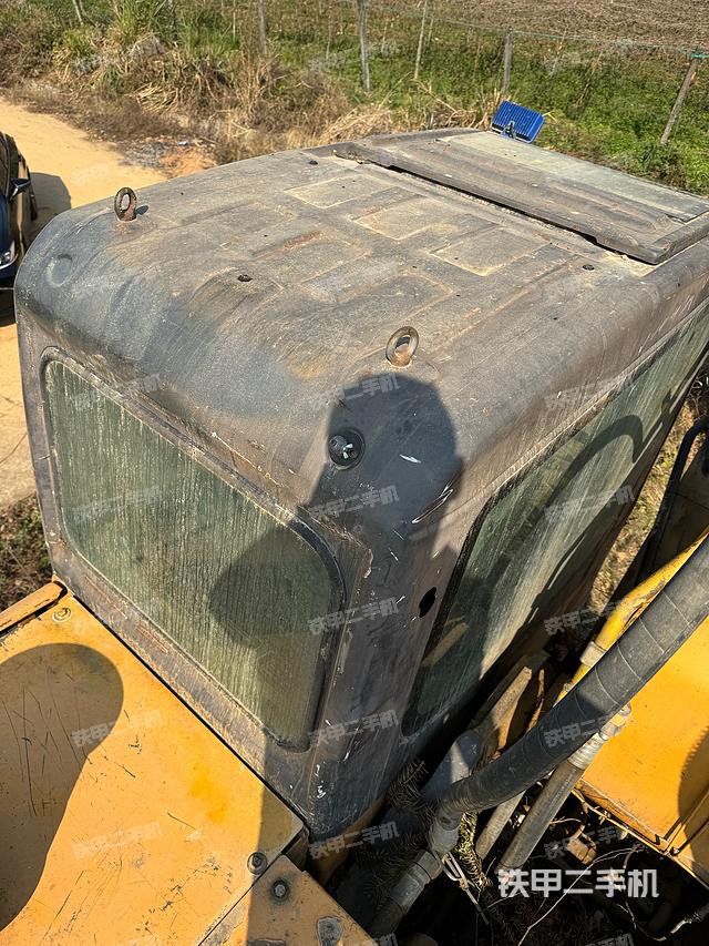 驾驶室顶部（整机外观）