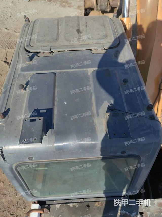 駕駛室頂部（整機外觀）