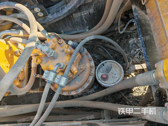 駕駛室頂部(整機外觀) 駕駛室頂部(整機外觀)