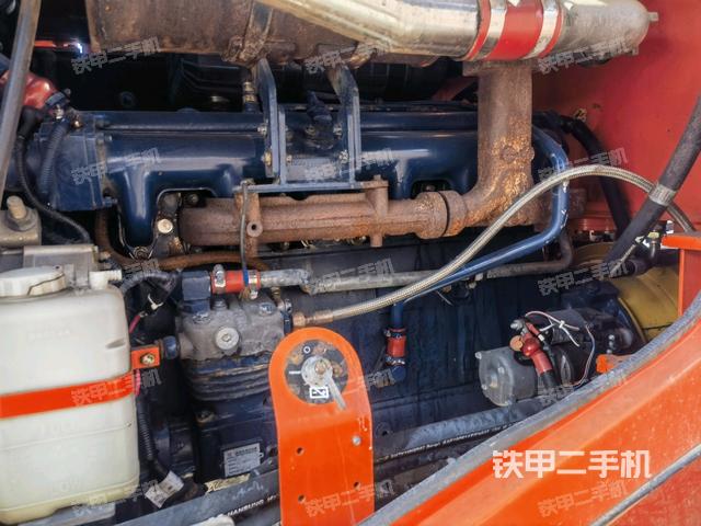 發(fā)動機右側(cè)（整機外觀及大件）