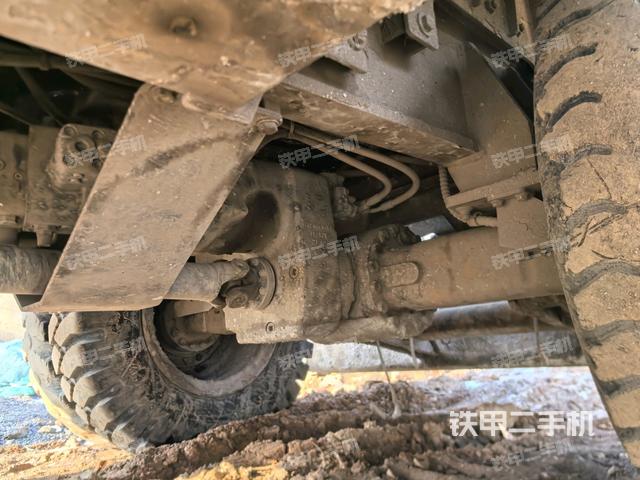 左驅(qū)動輪（行走機構(gòu)）