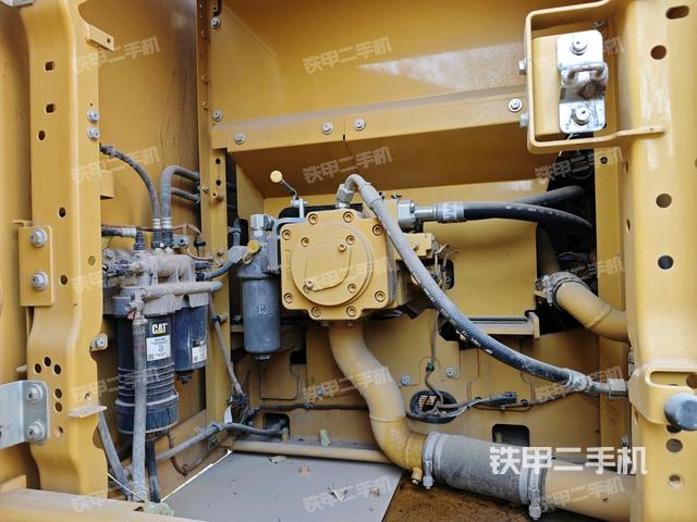 液壓泵艙室正面整體（整機(jī)外觀）