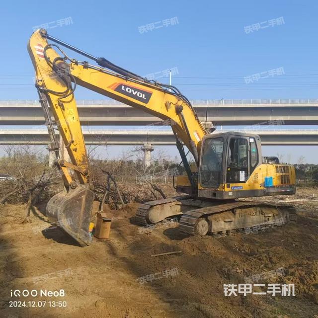 雷沃重工FR220E挖掘機
