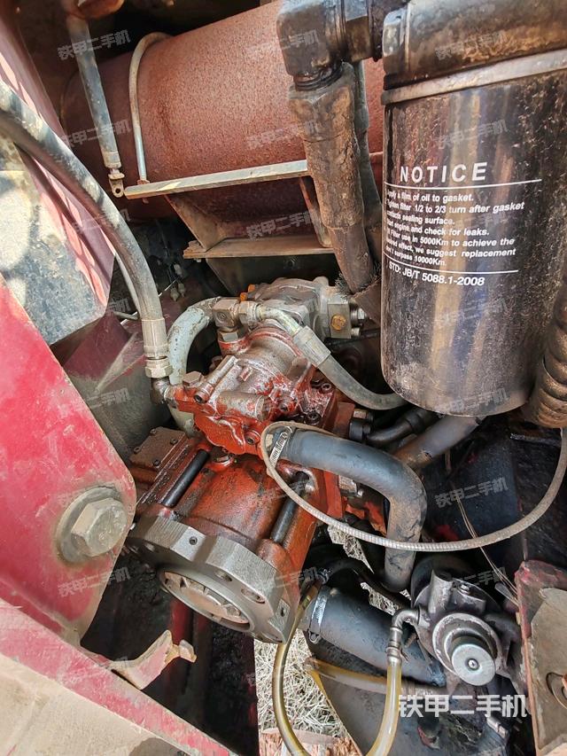 液壓泵艙室正面整體（整機(jī)外觀）