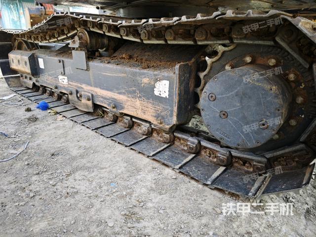 單側(cè)履帶整體(整機外觀) 單側(cè)履帶整體(整機外觀)