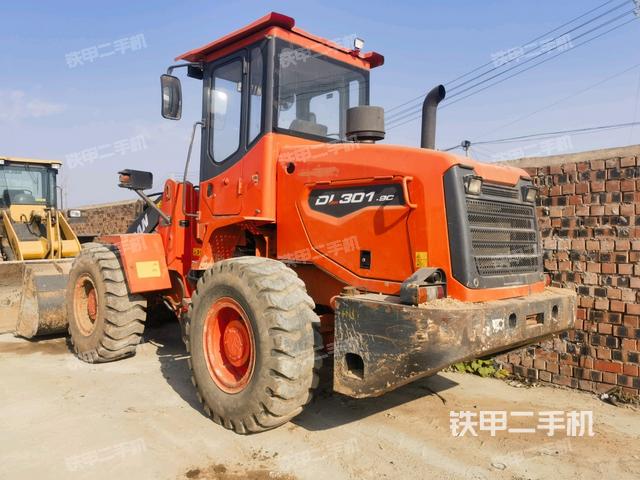 駕駛室工作臺（整機外觀及大件）