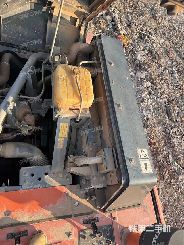 發(fā)動(dòng)機(jī)室（上車部件）