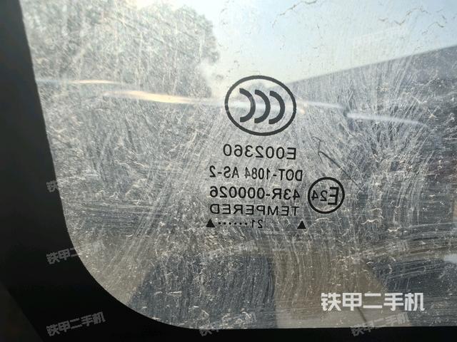 后窗玻璃角標（駕駛室部分）