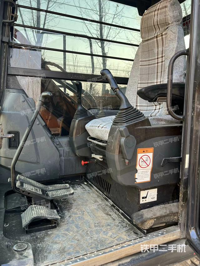 駕駛室頂部（整機(jī)外觀）