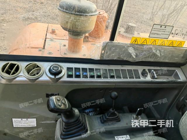 座椅左側(cè)控制臺(tái)/音響/含左手柄(駕駛室部分) 座椅左側(cè)控制臺(tái)/音響/含左手柄(駕駛室部分)