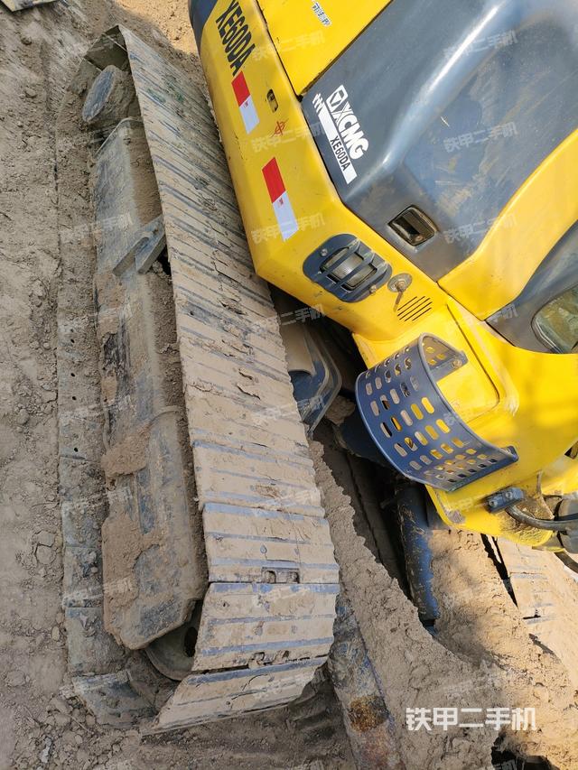 單側(cè)履帶整體(整機外觀) 單側(cè)履帶整體(整機外觀)