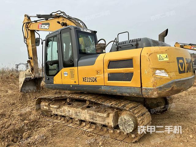 整機(jī)右后45°(整機(jī)外觀) 整機(jī)右后45°(整機(jī)外觀)