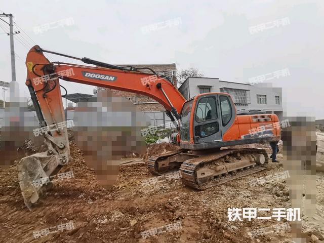 斗山DX215-9C挖掘机
