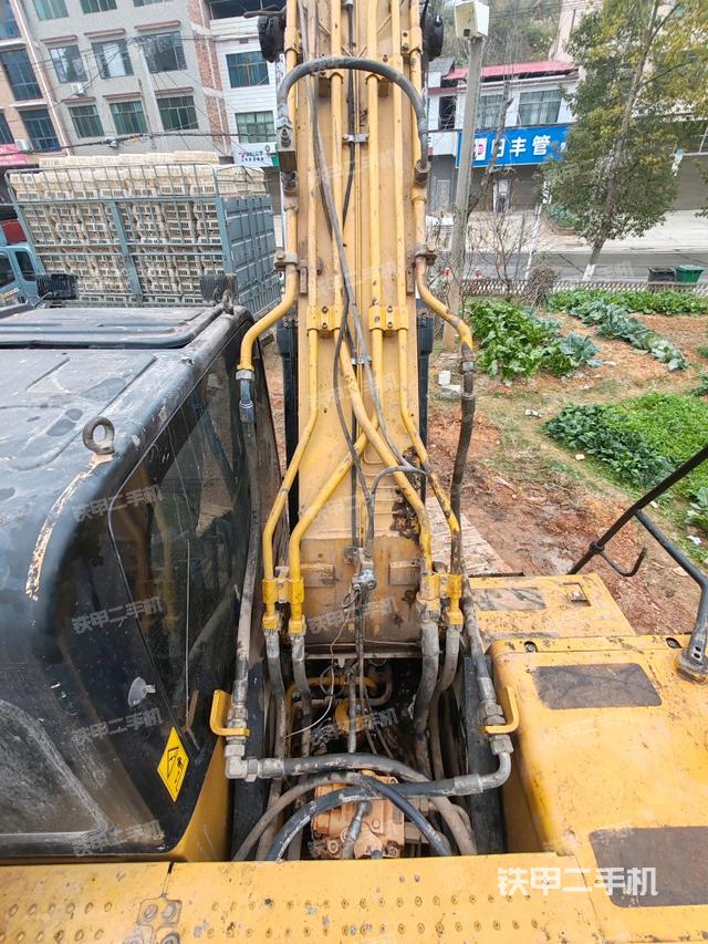 三一重工SY215C挖掘机的设备实拍-第1张实拍照片