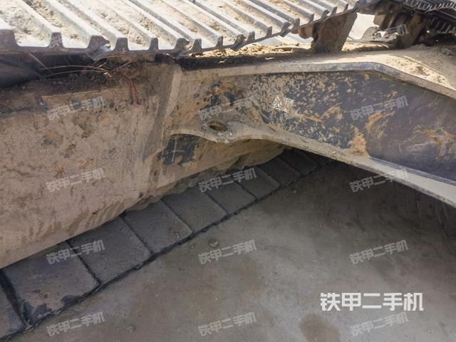 單側(cè)履帶整體(整機(jī)外觀) 單側(cè)履帶整體(整機(jī)外觀)