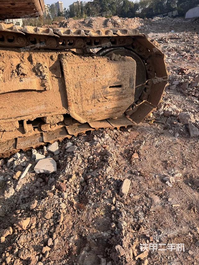 左驅(qū)動(dòng)輪（行走機(jī)構(gòu)）