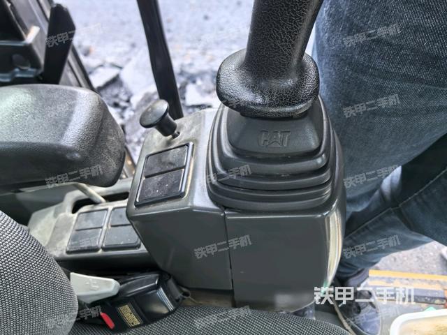 座椅左側(cè)控制臺(tái)/音響/含左手柄（駕駛室部分）