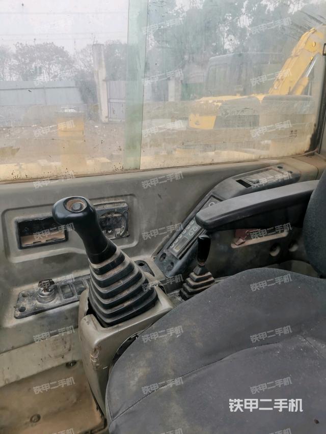 座椅右側(cè)控制臺(tái)/鑰匙門/油門/含右手柄（駕駛室部分）