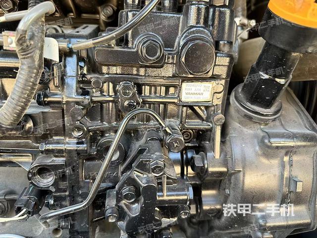 回轉馬達和主控閥（整機外觀）